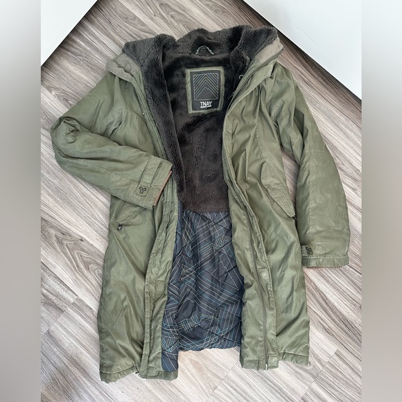 Aritzia TNA summit parka - Picture 5 of 6